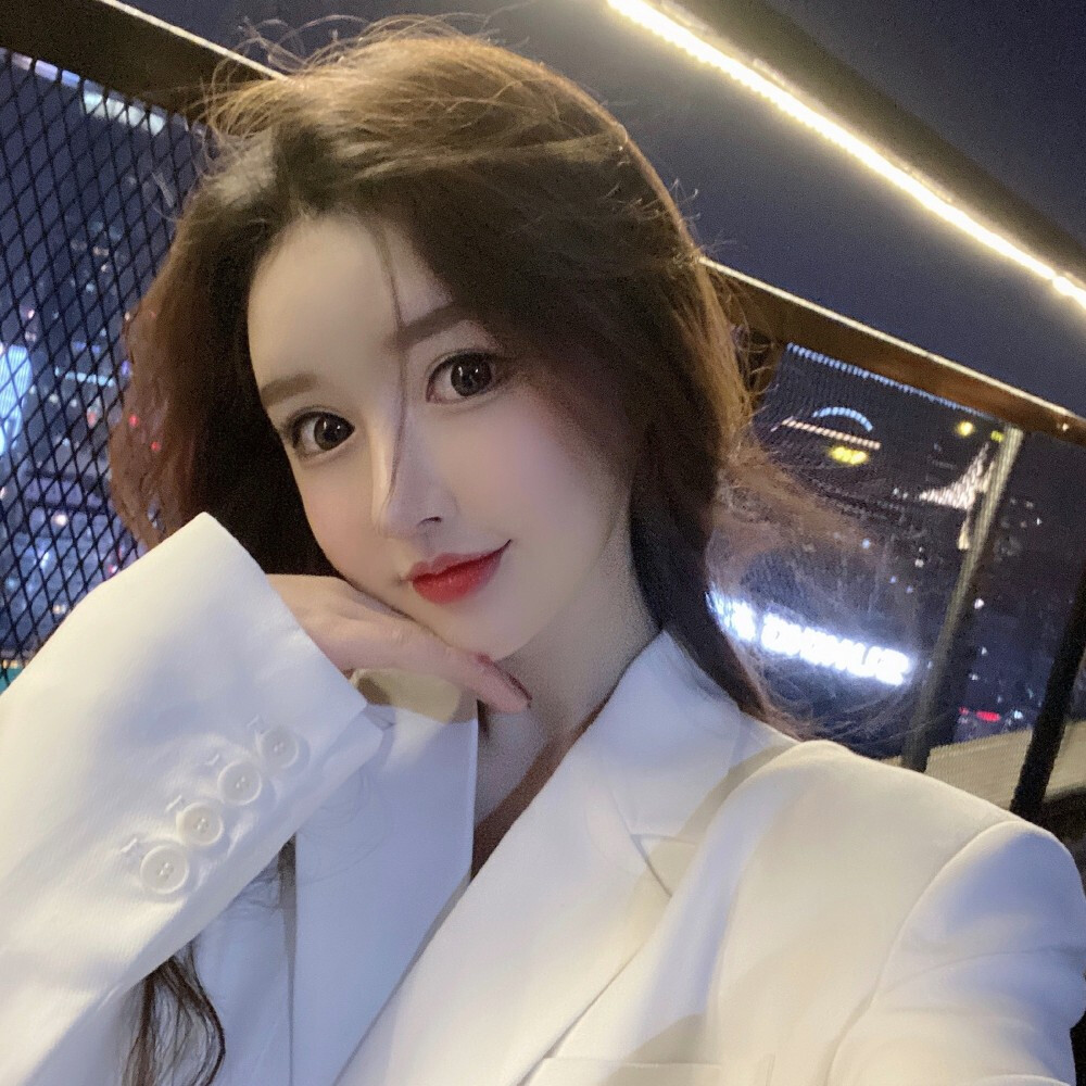 气质女
by: 拟黎
