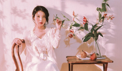 IU // 李知恩
油画里走出来的美人
cr@梨园醉否