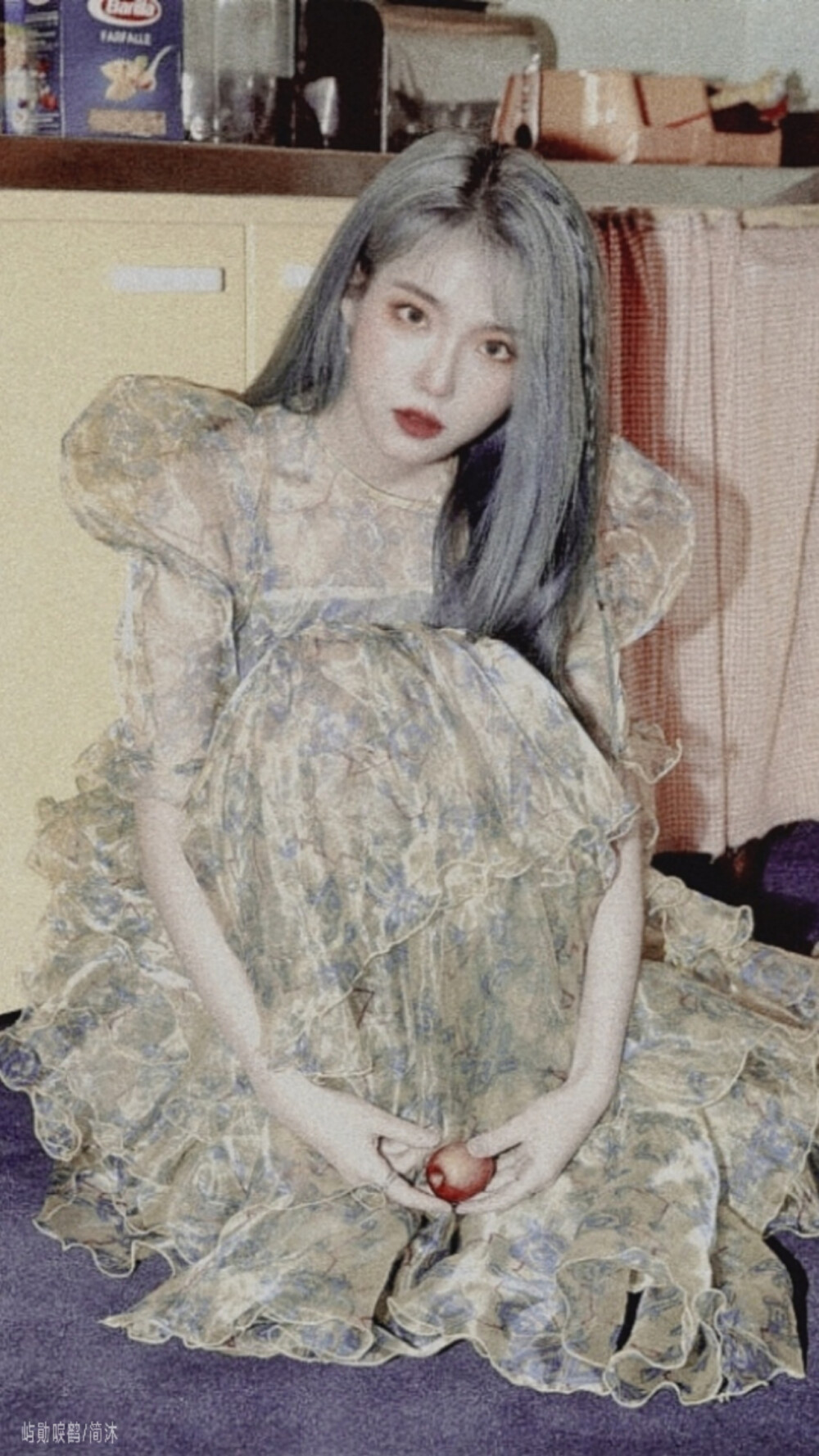 “白雪公主与苹果的爱情故事。”