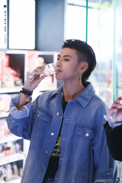 小鬼王琳凯