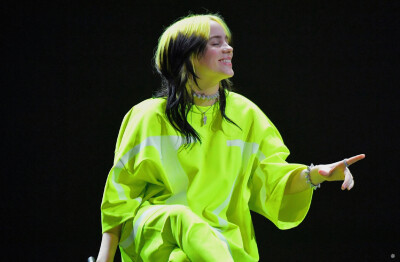 比莉·艾利什（Billie Eilish），2001年12月18日出生于美国加利福尼亚州洛杉矶，美国女歌手、词曲作者、模特。