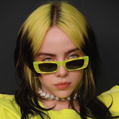 比莉·艾利什（Billie Eilish），2001年12月18日出生于美国加利福尼亚州洛杉矶，美国女歌手、词曲作者、模特。