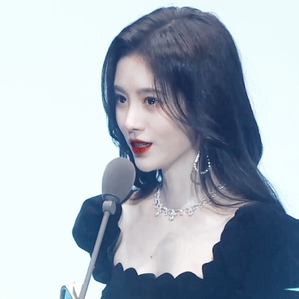 鞠婧祎
重调色 重发
原截夏日限定小马