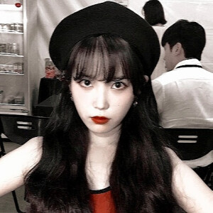 天真以为是他的独特品味。


#  IU