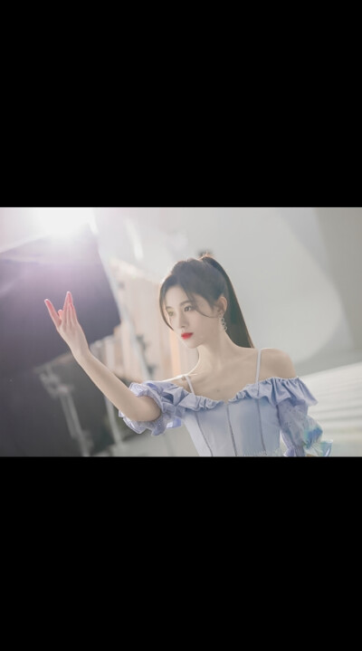 
VB:苏钰梦爱修图
自修图
禁一切❌ 除加文字
记得标图源 ​​​