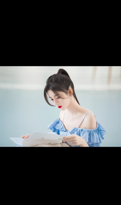 
VB:苏钰梦爱修图
自修图
禁一切❌ 除加文字
记得标图源 ​​​