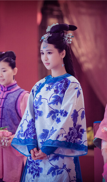 
杨紫 饰 李易欢