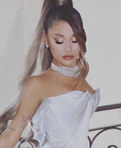 Ariana Grande 爱莉安娜 爱莉杏菜 仙女 礼服 欧美头像 唯美 