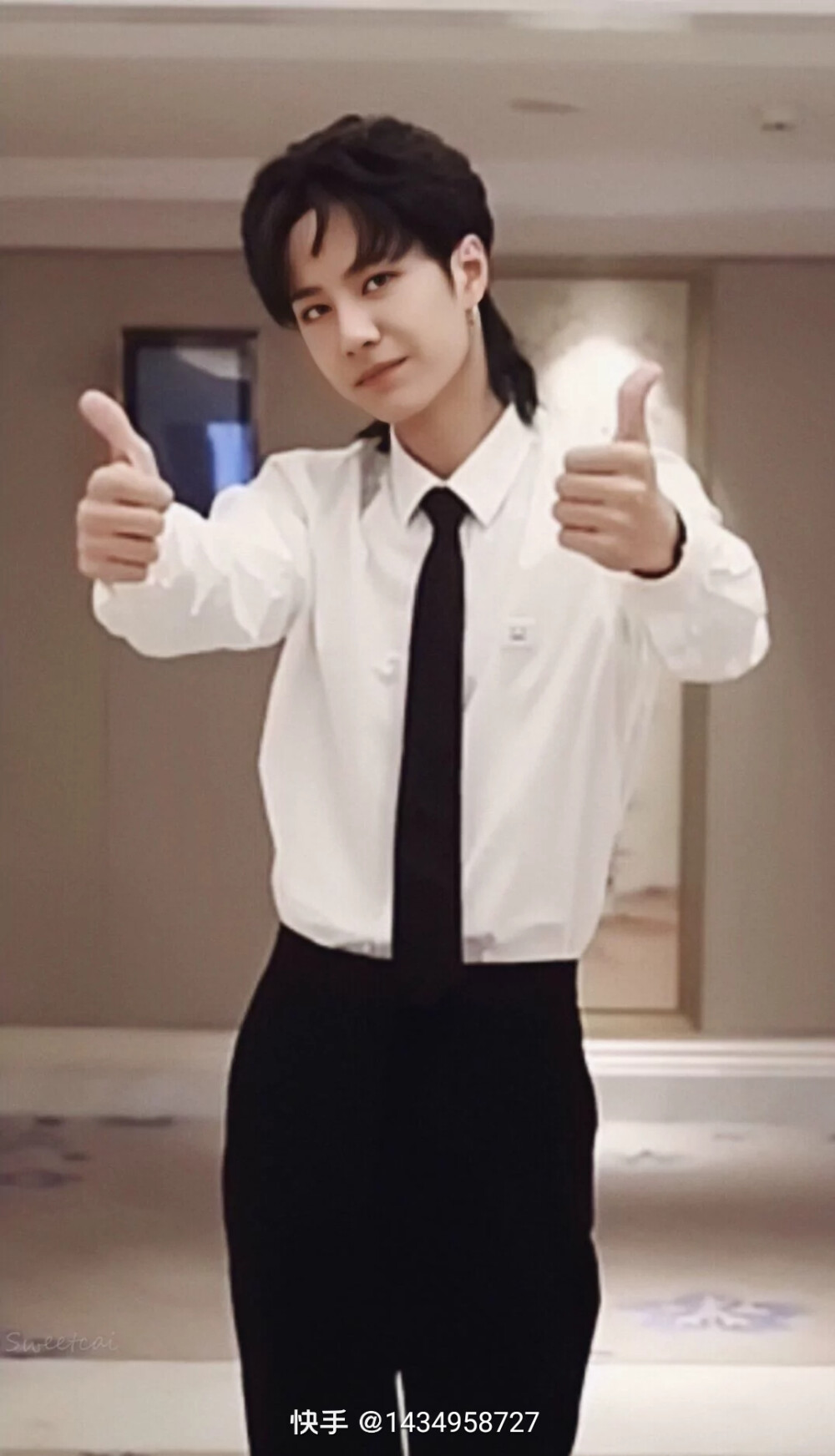 听闻远方有你,终身跋涉千里,我吹过你吹过的风,这