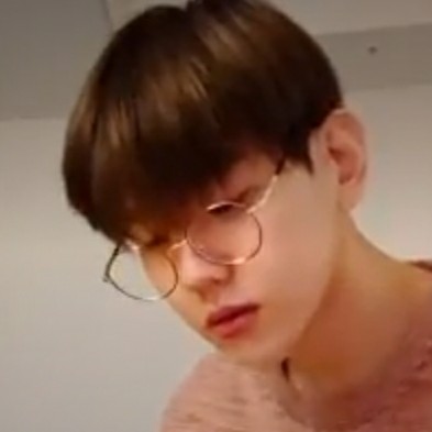 伯贤直播最新表情包，自制，不喜勿喷，喜欢的抱图，二传注明