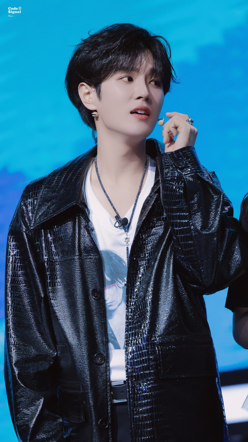 200505笑起来真好看录制unine李汶翰crlogo