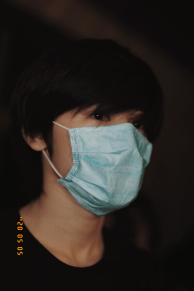 -「7%的小脾气和93%的喜欢你
中和成了
最后的100%温柔爱你」
200505 下班 ​​​