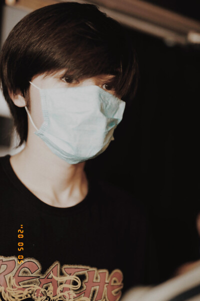 -「7%的小脾气和93%的喜欢你
中和成了
最后的100%温柔爱你」
200505 下班 ​​​