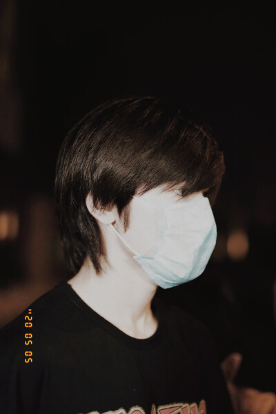 -「7%的小脾气和93%的喜欢你
中和成了
最后的100%温柔爱你」
200505 下班 ​​​