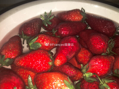 【壁纸 个性 横图 色彩 红 草莓 夏日】临箐云_摄影