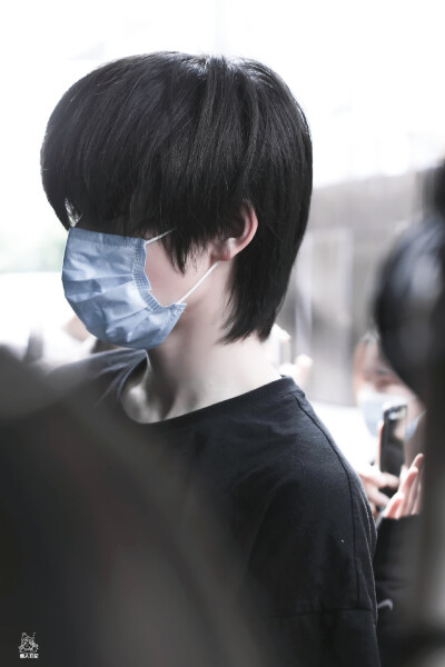 其实头发多一点也好 这样我喜欢的你就多一点 但请不要让我太多的喜欢遮住你的眼睛ฅ( ̳• ◡ • ̳)ฅ