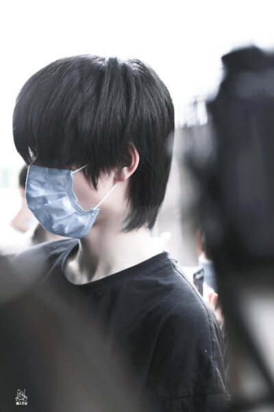 其实头发多一点也好 这样我喜欢的你就多一点 但请不要让我太多的喜欢遮住你的眼睛ฅ( ̳• ◡ • ̳)ฅ