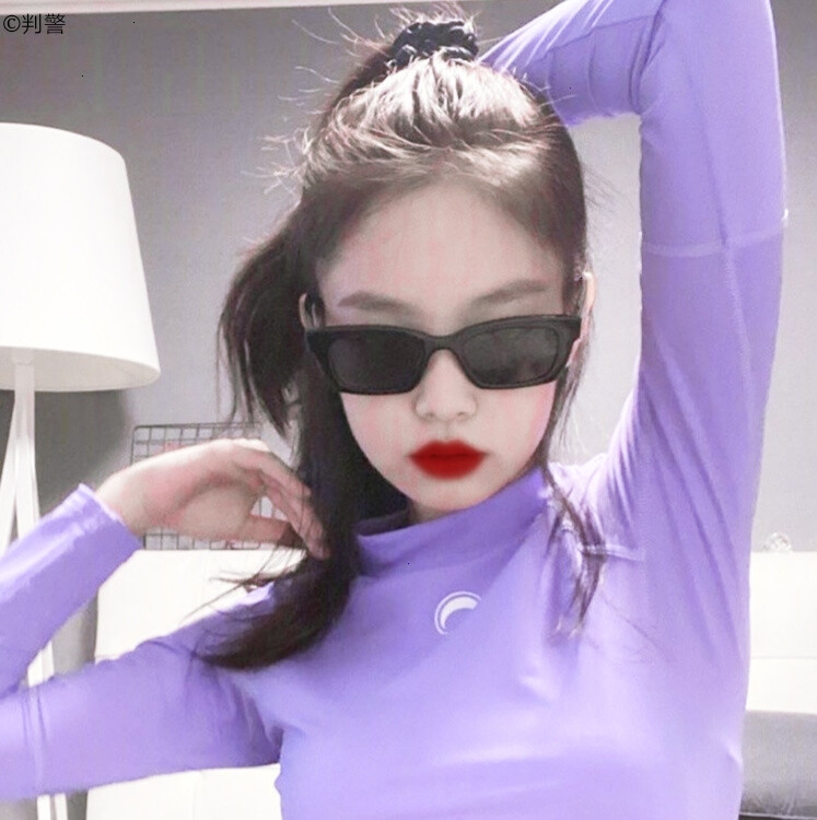 -jennie
又是为妮总提包的一天
禁止二改 二传注明dt判警blink-
-赏图愉快