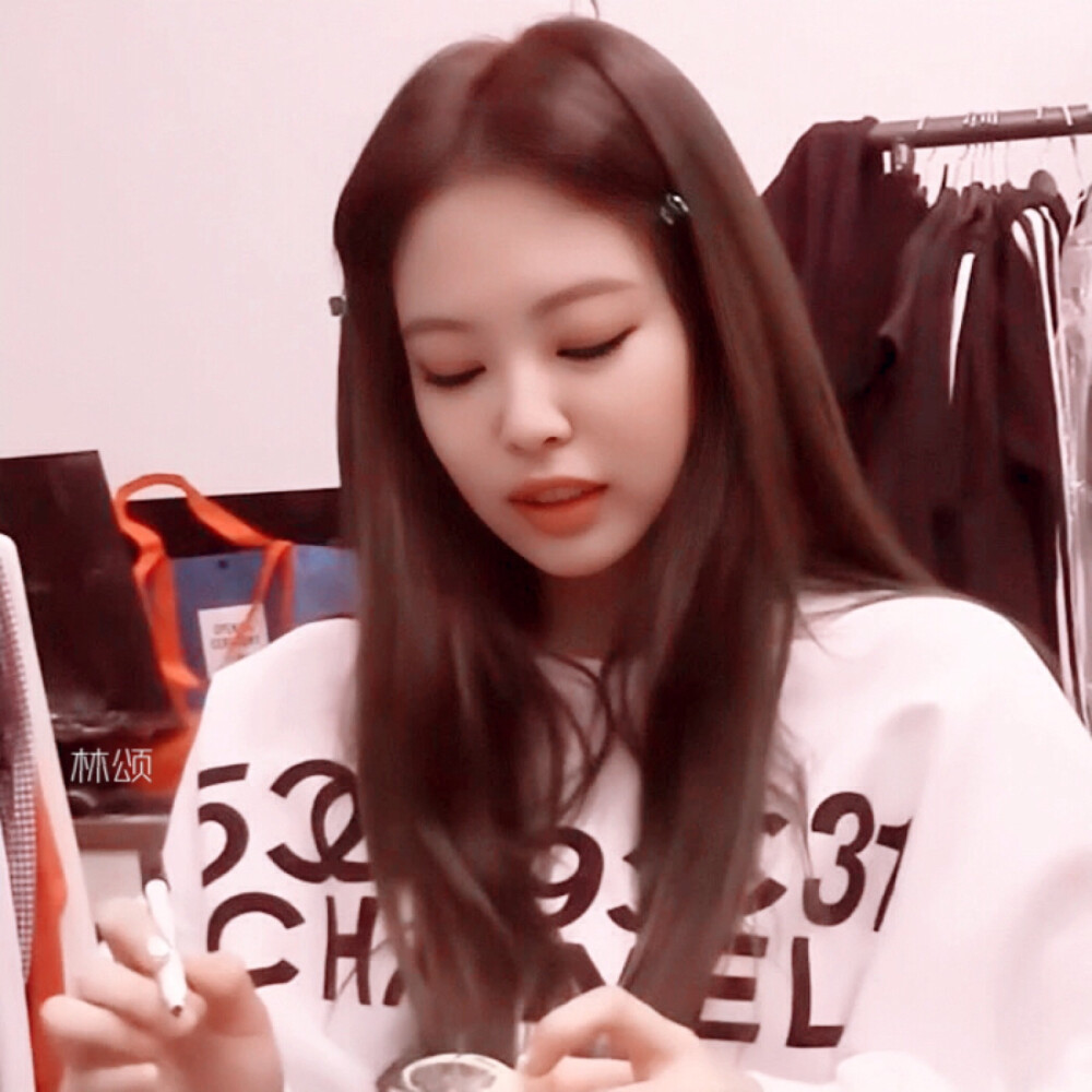 -jennie
原截程鹿
禁二改禁商用，拿图点赞
二传注明林颂