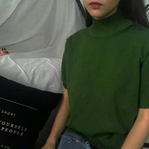 “星星喝醉了，掉进无人的海里。”