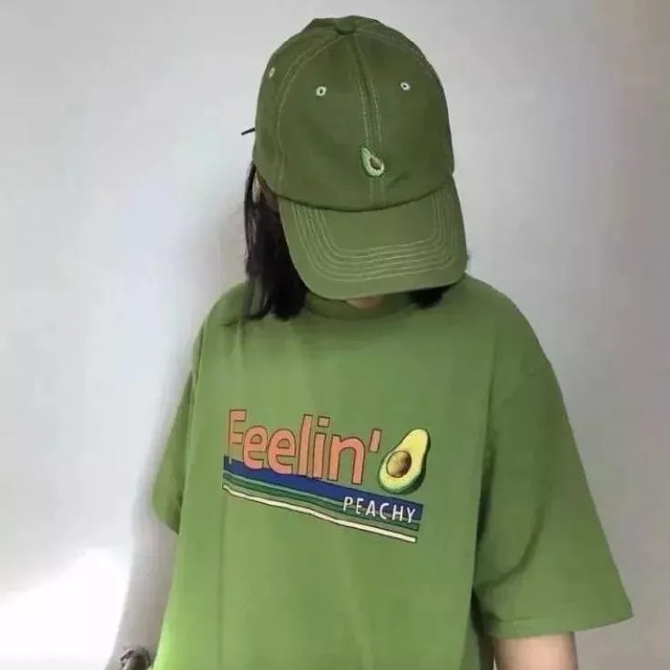 “星星喝醉了，掉进无人的海里。”