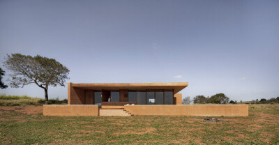 
微博搬运工 转自Rudow
House Cunha／Arquipélago Arquitetos／Cunha, Brazil