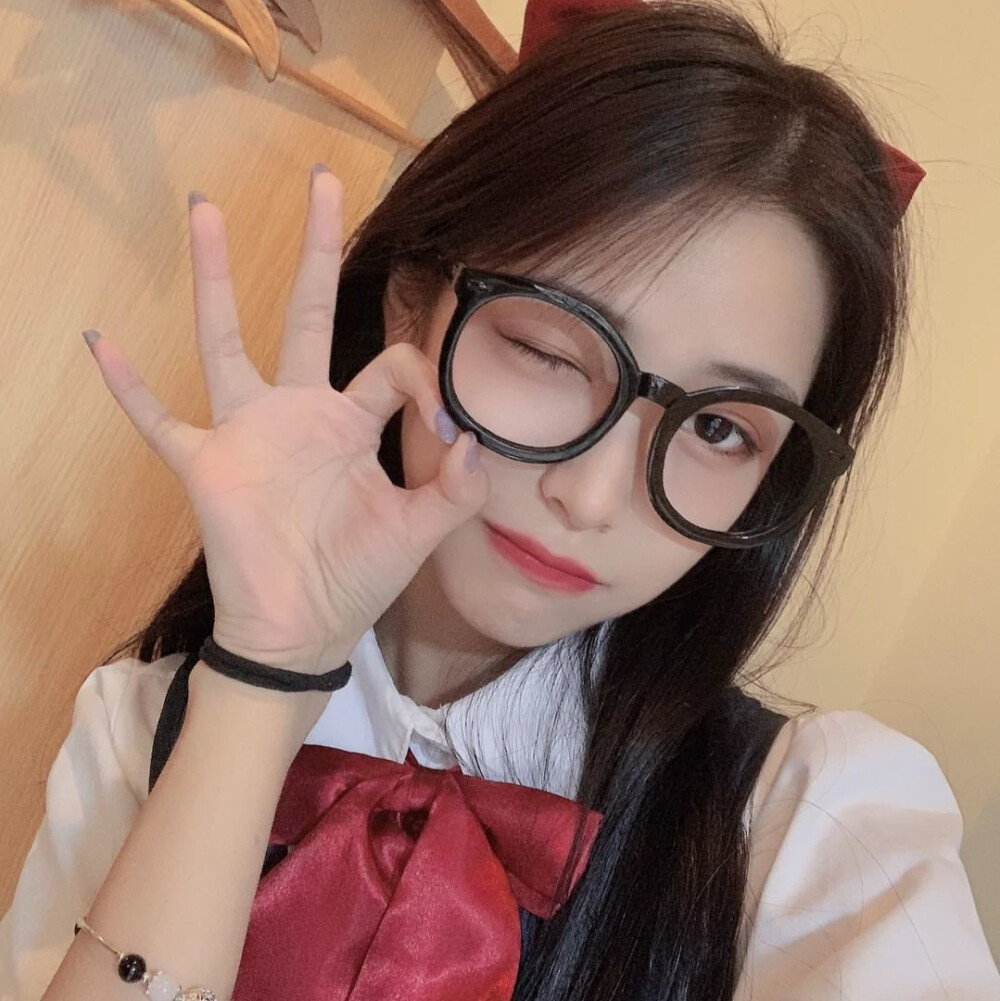 二传注明陈依。