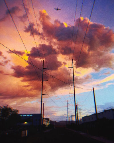 【背景图】夕阳 安静 温柔 生活
喜欢一个人在傍晚的时候带着耳机听着温柔的音乐搭上最后一班末班车从坐到尾，一边欣赏着沿途的风景。