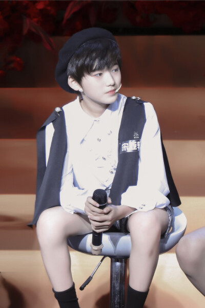  上幼儿园真的烦死了！！这么早就要起床，但是妈妈说我不去的话，园长就会给妈妈打电话，说我不去，幼儿园的小朋友都在哭。⌯'ㅅ'⌯
