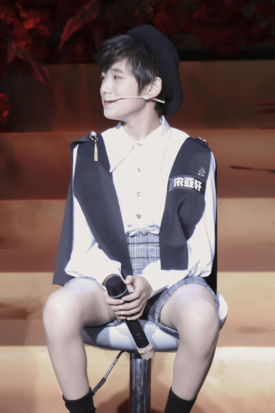  上幼儿园真的烦死了！！这么早就要起床，但是妈妈说我不去的话，园长就会给妈妈打电话，说我不去，幼儿园的小朋友都在哭。⌯'ㅅ'⌯
