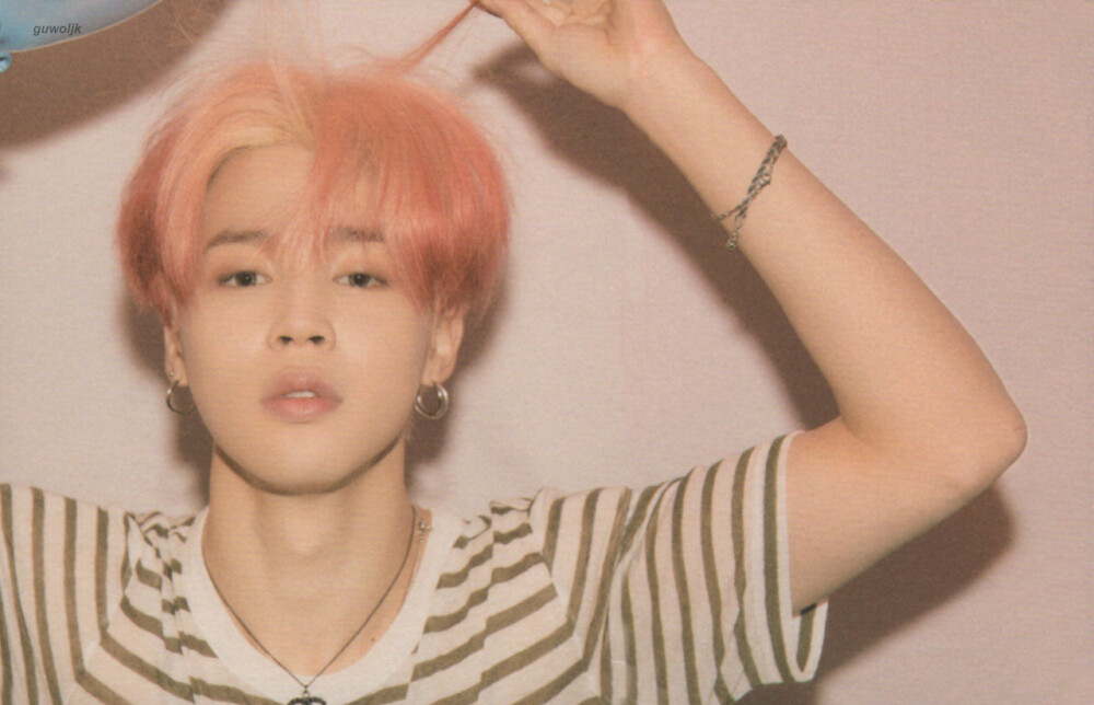 防弹少年团
MAP OF THE SOUL PERSONA version 1 扫图