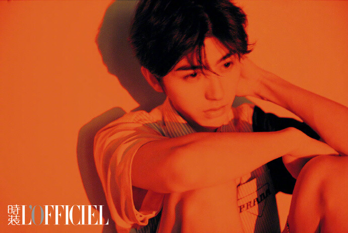 蔡徐坤《时装 L'OFFICIEL》四五月合刊封面大片