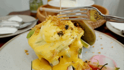 陷 入 人 间 烟 火