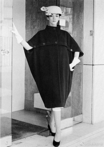 巴黎世家"老子做的版型够你们啃一辈子!!!"
Cristóbal Balenciaga back in 1950's