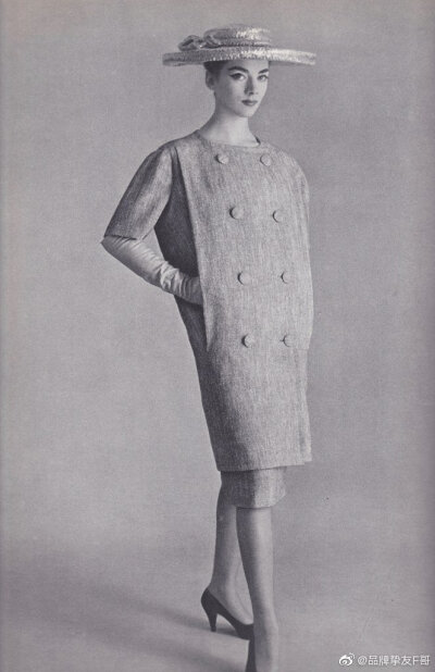 巴黎世家"老子做的版型够你们啃一辈子!!!"
Cristóbal Balenciaga back in 1950's