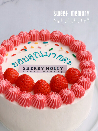 #SHERRY Molly家の下午茶#—『抹茶cake』给我们俩的麻麻的节日祝福和cake啦～ 红白蓝色系 泰国系 泰文写了祝福“非常感恩” 用自己喜欢的形式来感谢爱的人 默默付出的人 平安健康就够了～