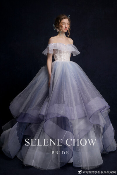 SELENE CHOW 礼服，图片来源微博。@莉酱婚纱礼服高级定制
