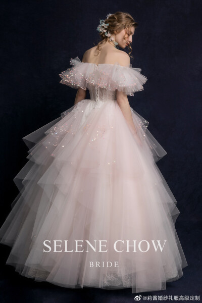 SELENE CHOW 婚纱，图片来源微博。@莉酱婚纱礼服高级定制