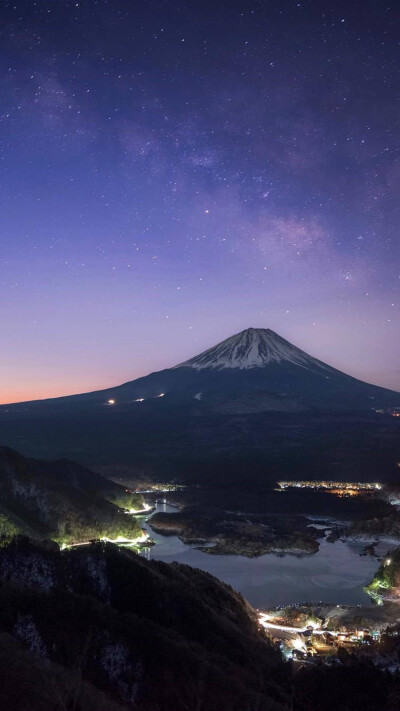 富士山 - cr：未知
风景壁纸/湖光山色/夜景摄影/小清新/天空晚霞/横屏壁纸/锁屏壁纸/手机壁纸ins/高清壁纸/背景图/文案/