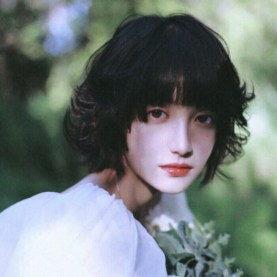 小猫在午睡，地球在转圈。
女生头像/可爱头像/微信头像/欧美头像/闺蜜头像/潮流港风ins/朋友圈文案/半身部位/无水印/玩网女头