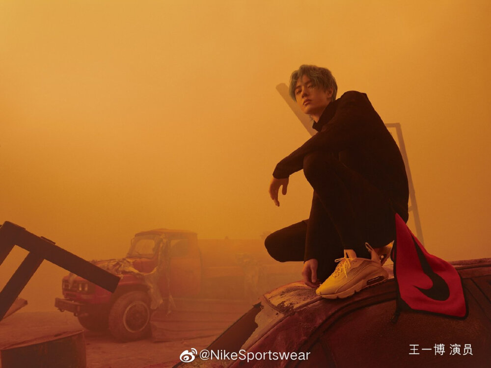 NikeSportswear：上脚Air Max 2090, 和演员@UNIQ-王一博 畅想全新一周的未来http://t.cn/A6AWj6nB。即日起至5/20，在微博上晒出你的Air Max 2090穿搭照和你周一选择#AIRMAX#的理由@NikeSportswear 并带上#AirMax潮行头#和#AirMaxMonday#话题，我们将选出最有想法的30位穿搭高手，随机送出王一博签名T恤5件（衣服尺寸不供挑选，由品牌方决定）、王一博Air Max 2090明信片20张和5双夏季最新鞋款。（*最终评审由Nike品牌确定）
