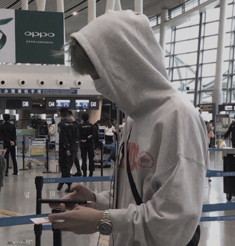 王一博机场图头像壁纸