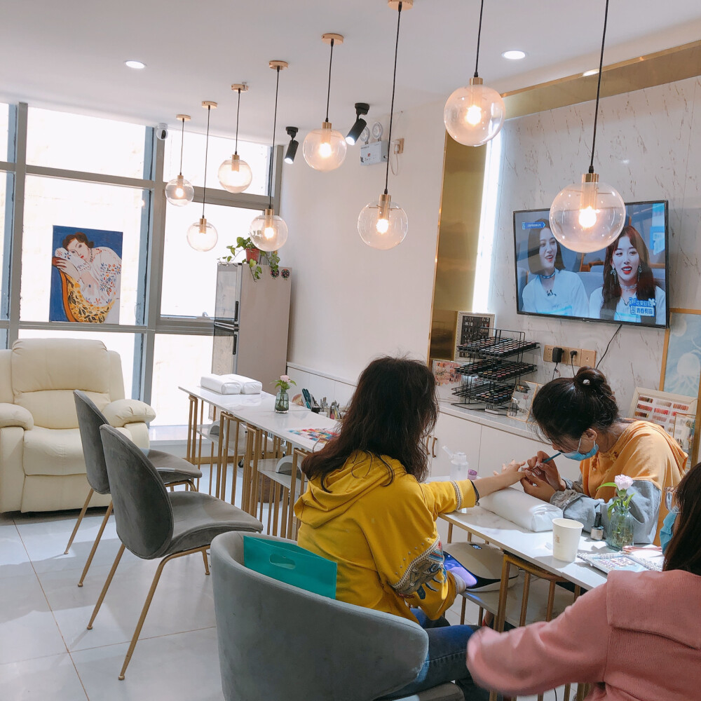 朋友开的美甲店