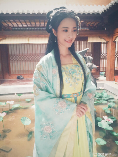 孤芳不自赏
李莎旻子 饰 花小姐