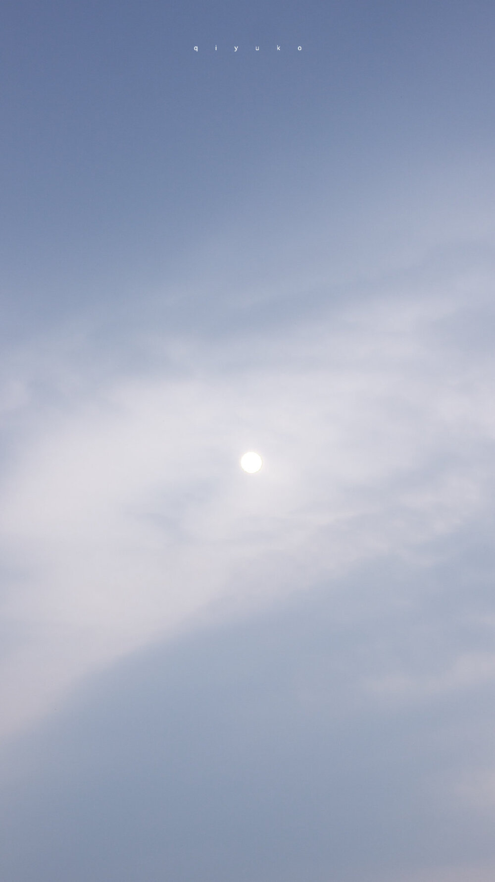 recording sky。☁️ ​​​
摄影：@栖聿