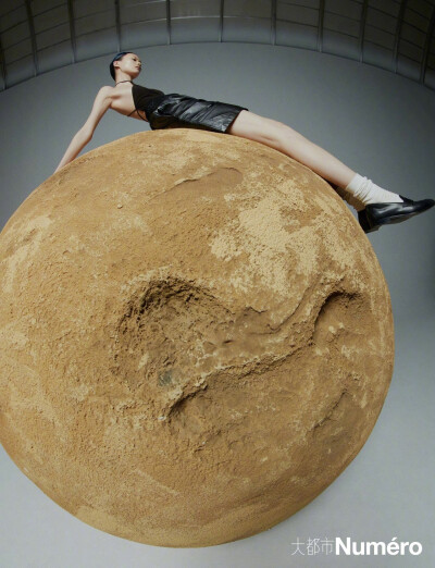 Numéro大都市五月刊，“超越” 封面大片，国模贺聪惊艳亮相
摄影: JumboTsui ​​​