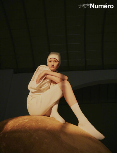 Numéro大都市五月刊，“超越” 封面大片，国模贺聪惊艳亮相
摄影: JumboTsui ​​​
