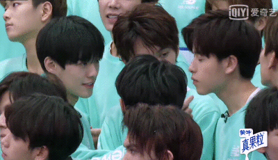 #选秀中的神仙颜值# 赛前因为一张公式照引发饭圈地震，五官清冷禁欲，私下却是个软萌小可爱，可盐可甜随意切换，当之无愧的“大厂收哥机”，这个弟弟好可爱，好想rua