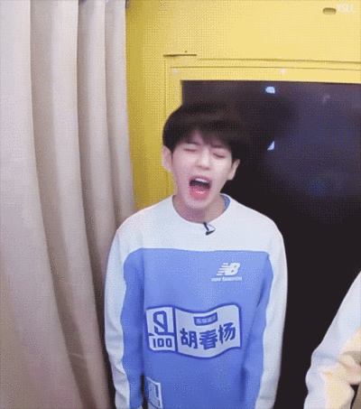 #选秀中的神仙颜值# 赛前因为一张公式照引发饭圈地震，五官清冷禁欲，私下却是个软萌小可爱，可盐可甜随意切换，当之无愧的“大厂收哥机”，这个弟弟好可爱，好想rua