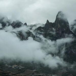 云深千古寺，雨寂暮山林。

杭州，灵隐。        
摄影:陈帆fotochen
图源微博:陈帆fotochen